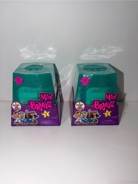 Mini Bratz Teal Collectible Capsule - Teal & Purple 1 pack